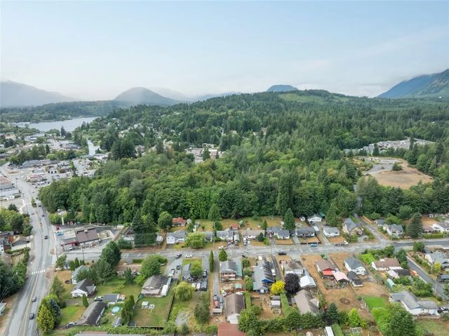 4 of 28 - 135 Macdonald Rd, Lake Cowichan, BC