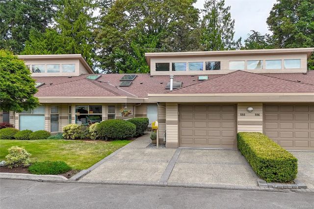 2 of 41 - 888 Lakes Blvd, Parksville, BC
