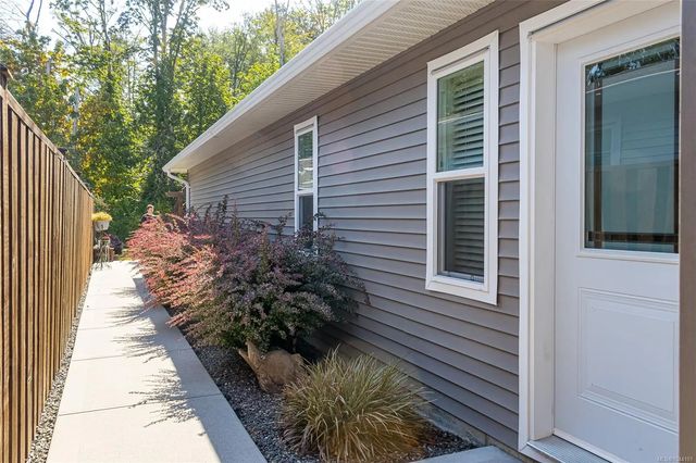 5 of 37 - 7586 Tetayut Rd 5, Central Saanich, BC