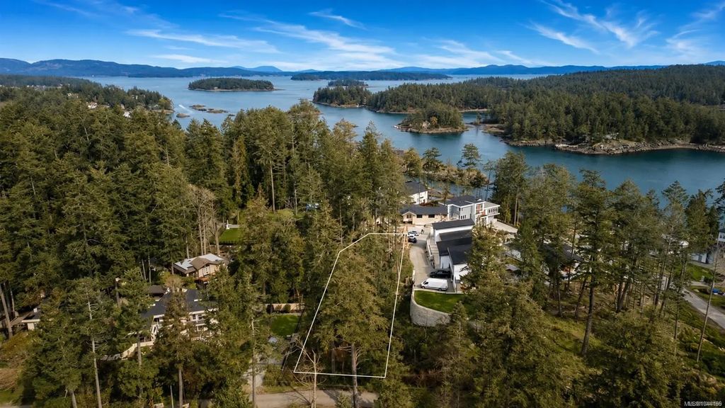 2452 Tryon Rd, North Saanich