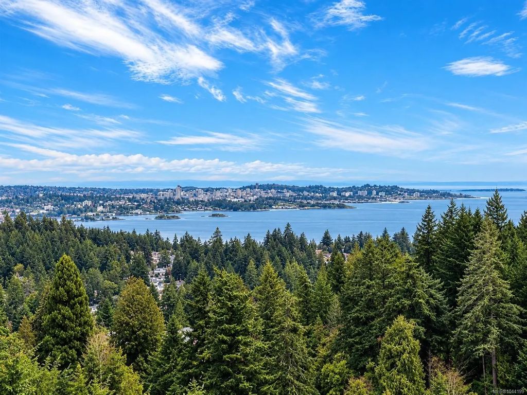 3392 Haida Dr, Colwood