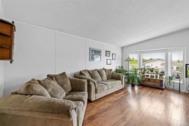 4 of 49 - 1948 Valley Oak Dr, Nanaimo, BC