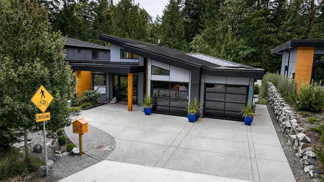 2 of 55 - 613 Medalist Ave, Colwood, BC