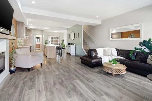 2 of 26 - 687 Strandlund Ave 103, Langford, BC
