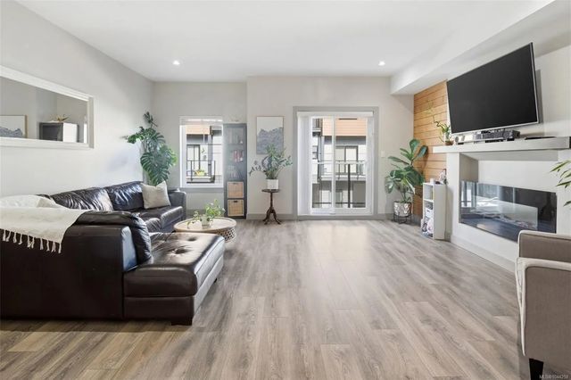 4 of 26 - 687 Strandlund Ave 103, Langford, BC