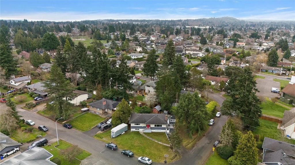 1819 Dunnett Cres, Saanich