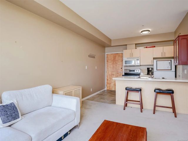 3 of 23 - 1550 Church Ave 310, Saanich, BC