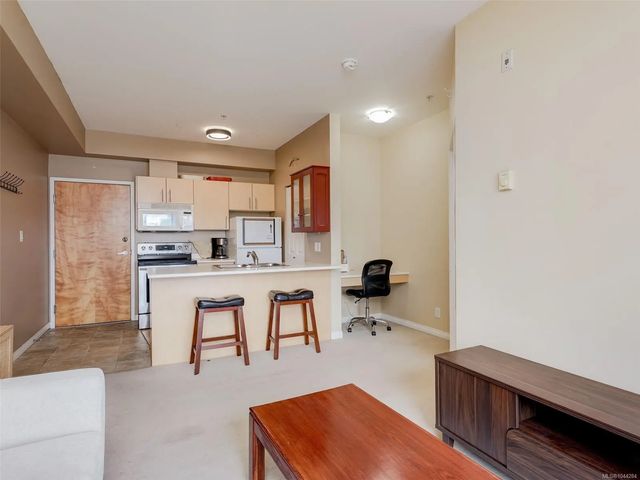 4 of 23 - 1550 Church Ave 310, Saanich, BC
