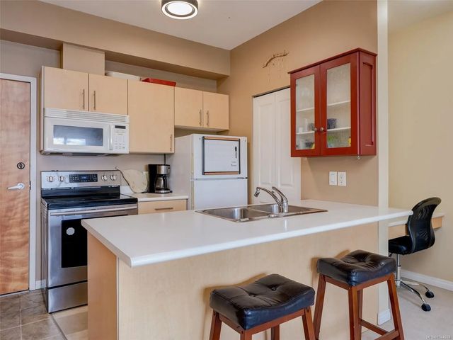 5 of 23 - 1550 Church Ave 310, Saanich, BC