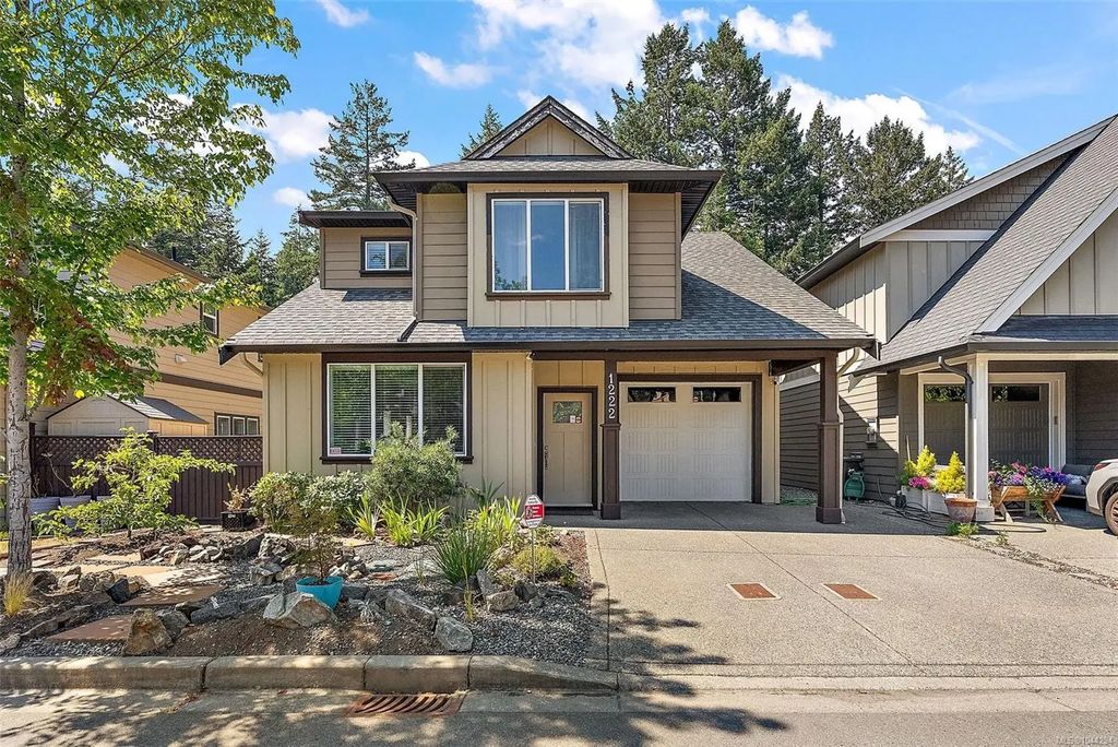 1222 Mcleod Pl, Langford