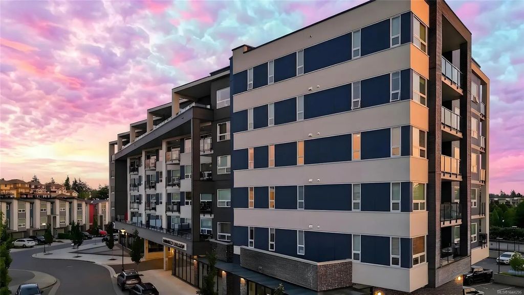 947 Whirlaway Cres 301, Langford