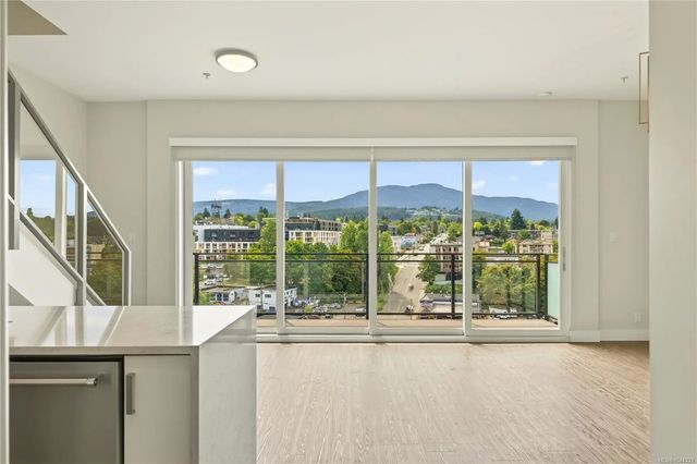 2 of 63 - 91 Chapel St 607, Nanaimo, BC