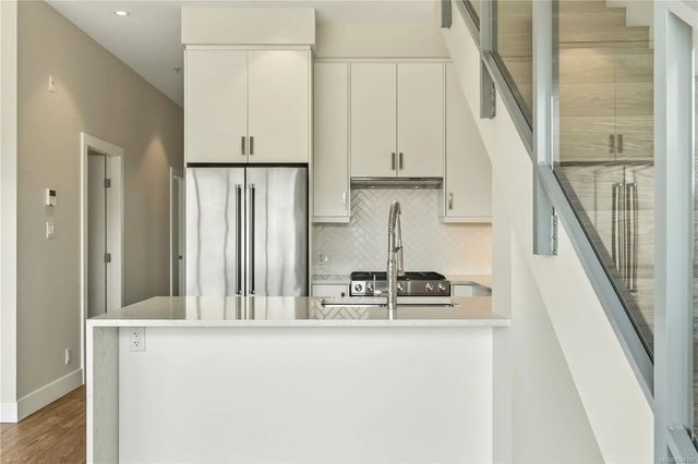 5 of 63 - 91 Chapel St 607, Nanaimo, BC