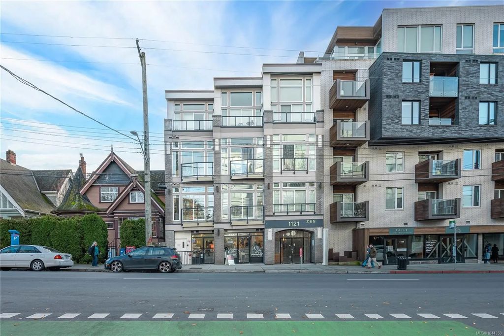 1121 Fort St 203, Victoria