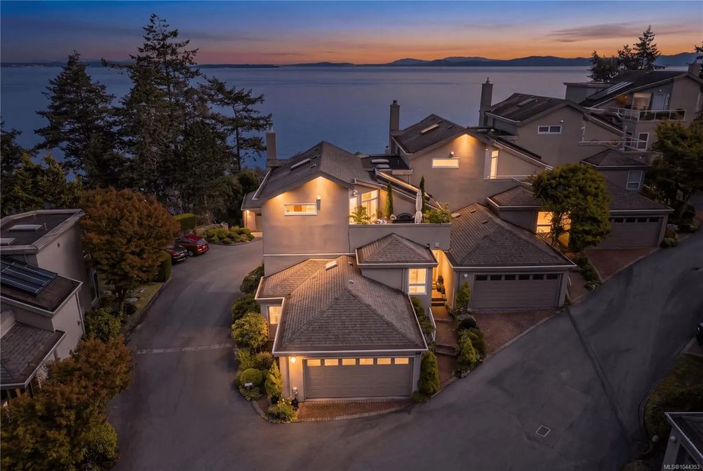 4771 Cordova Bay Rd 5, Saanich