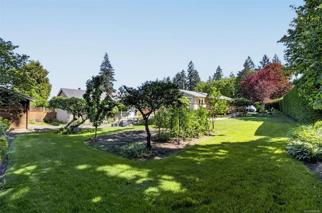 4 of 74 - 3475 Seacloud Rd, Saltair, BC