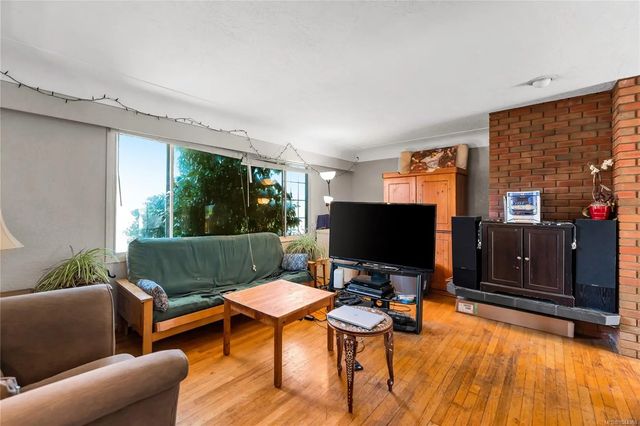 3 of 37 - 4479 Majestic Dr, Saanich, BC
