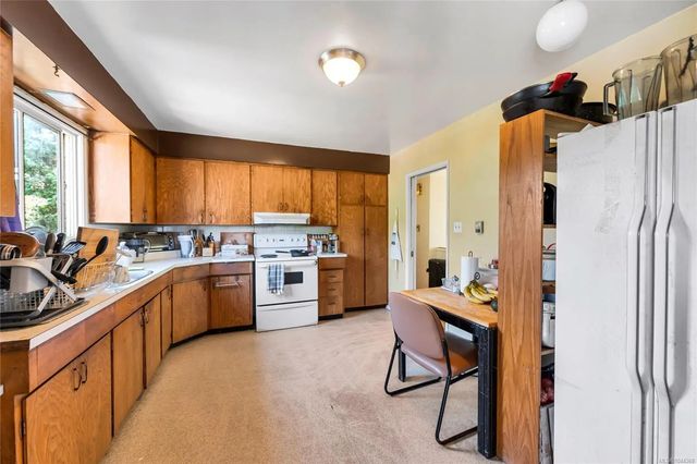 4 of 37 - 4479 Majestic Dr, Saanich, BC