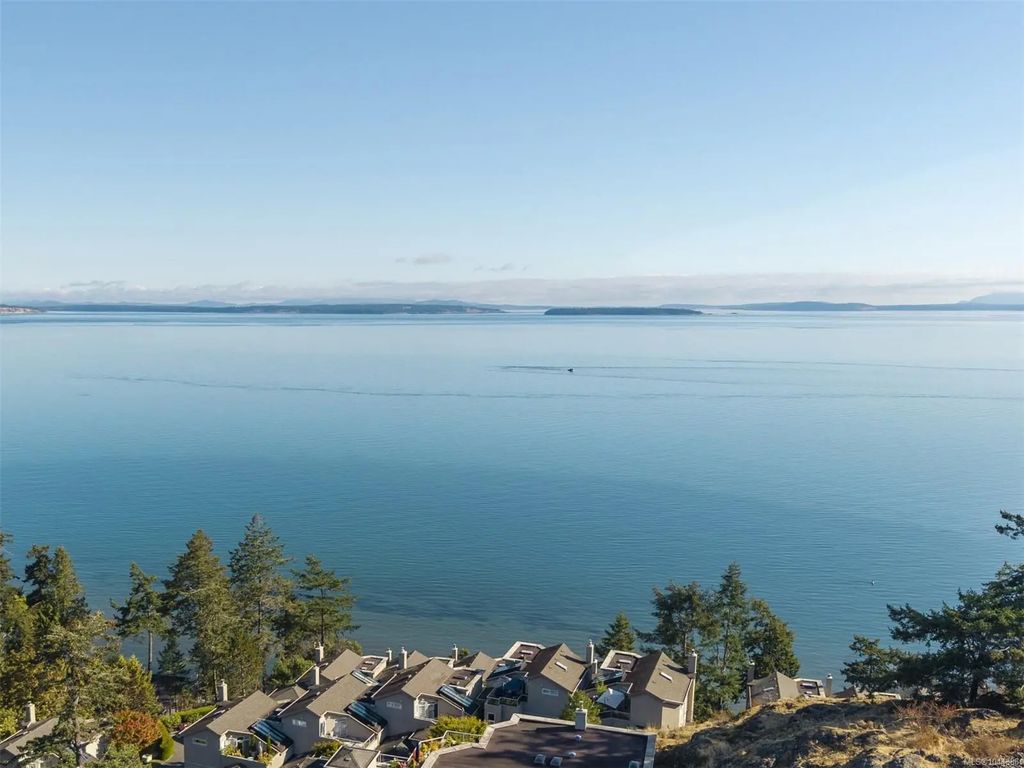 4771 Cordova Bay Rd 1, Saanich