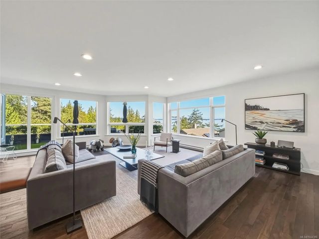 2 of 40 - 4771 Cordova Bay Rd 1, Saanich, BC