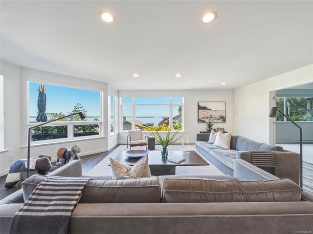 5 of 40 - 4771 Cordova Bay Rd 1, Saanich, BC