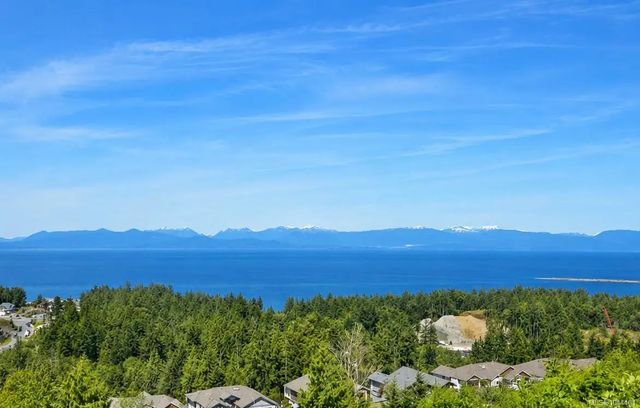 2 of 13 - 4666 Laguna Way, Nanaimo, BC