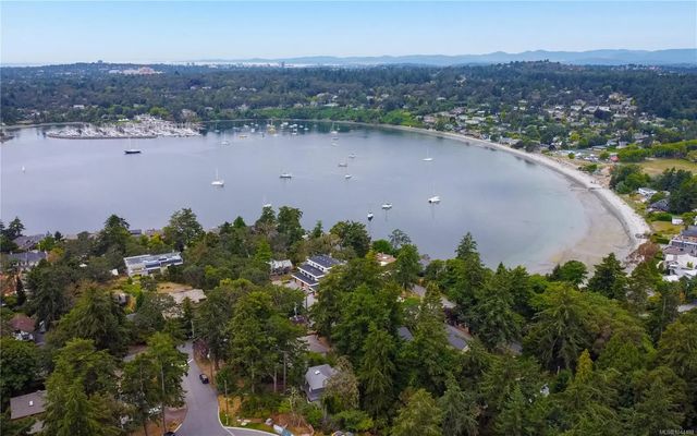 3 of 31 - 3942 Telegraph Bay Rd B, Saanich, BC