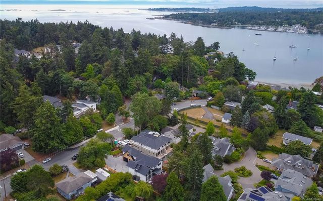 5 of 31 - 3942 Telegraph Bay Rd B, Saanich, BC