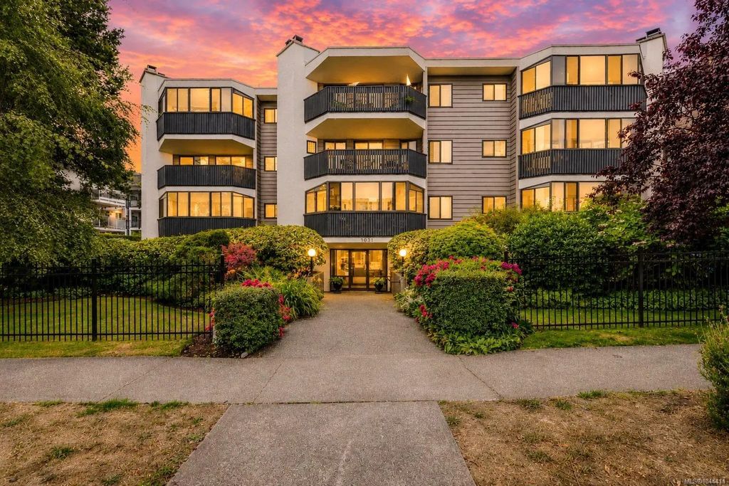 1031 Burdett Ave 303, Victoria