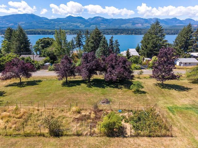 2 of 27 - 2570 Piercy Rd, Denman Island, BC