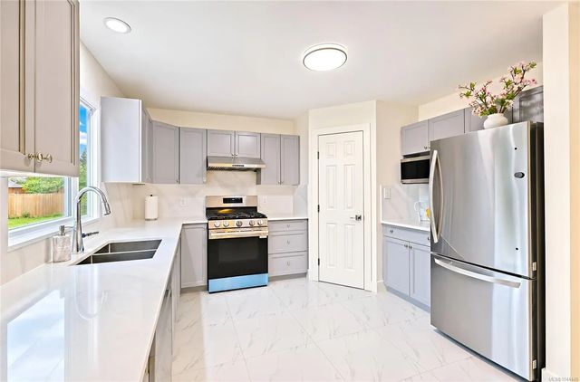2 of 35 - 840 Inez Pl, Nanaimo, BC