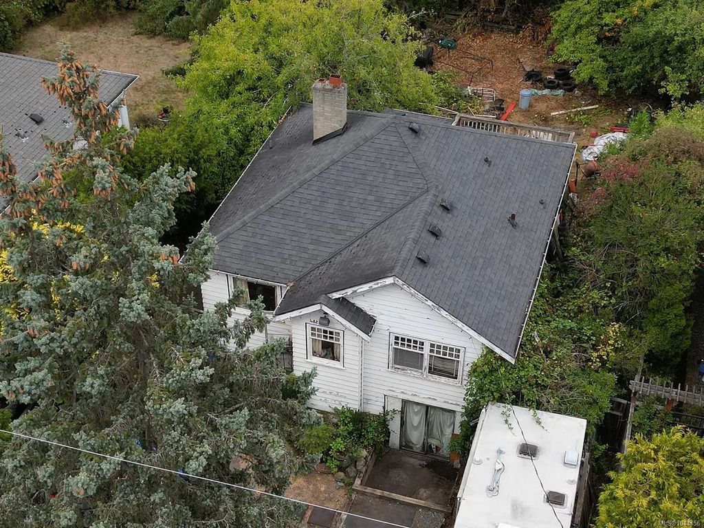 482 Ker Ave, Saanich