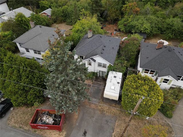 2 of 35 - 482 Ker Ave, Saanich, BC