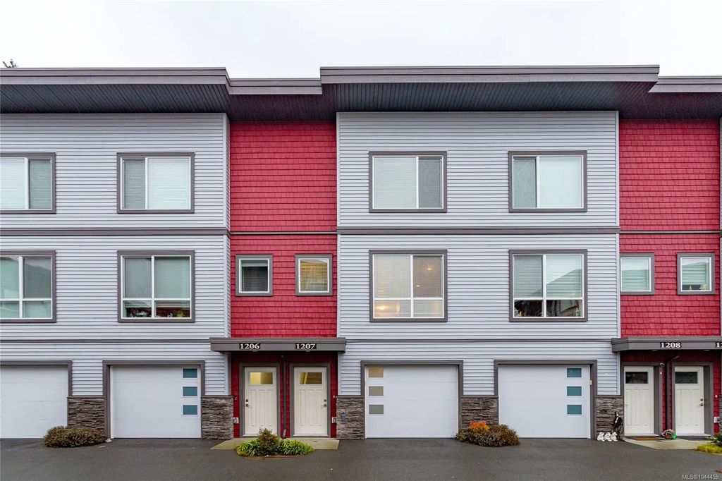 3351 Luxton Rd 1206, Langford