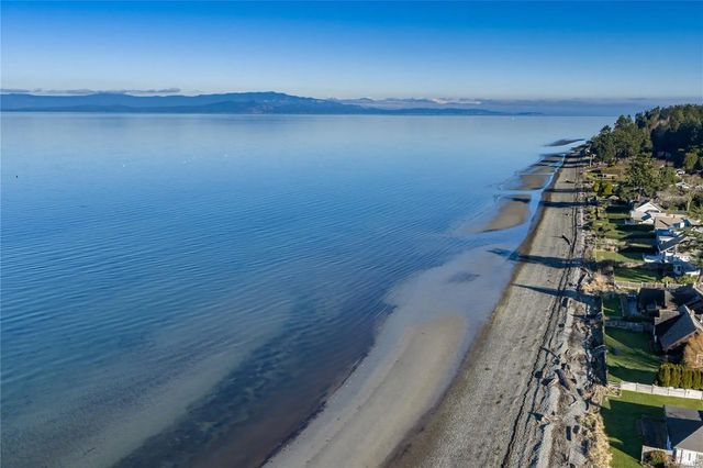 2 of 27 - 245 Elizabeth Ave, Qualicum Beach, BC