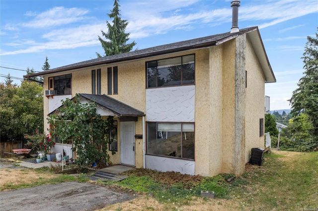 2 of 25 - 826 Holly Hill Rd, Nanaimo, BC