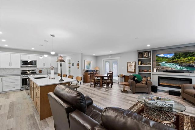 5 of 46 - 242 Sunningdale Rd E, Qualicum Beach, BC
