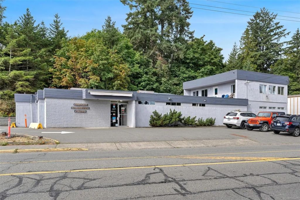 1057+1033 Canada Ave, Duncan