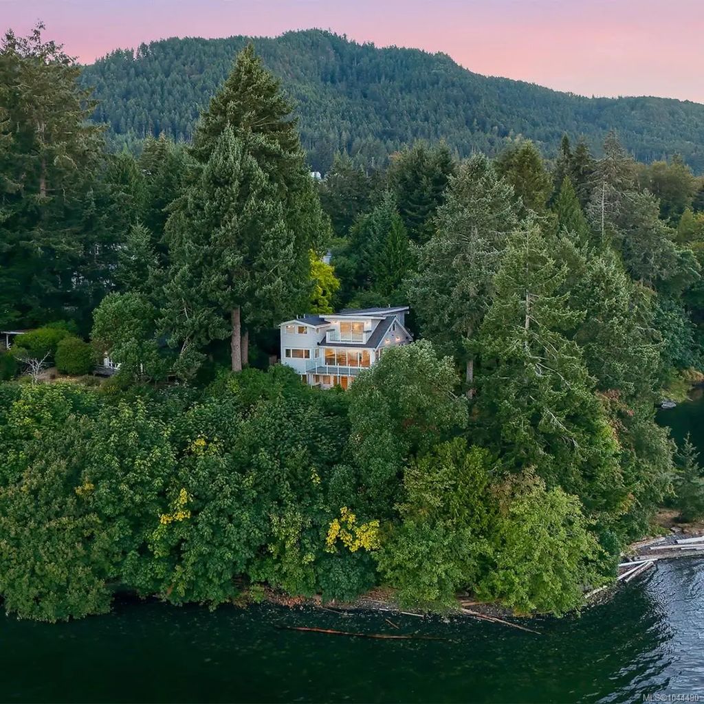 312 Roland Rd, Ladysmith