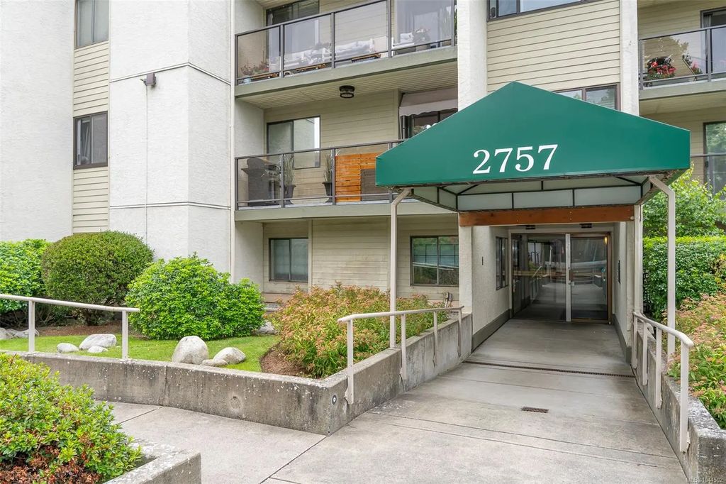 2757 Quadra St 104, Victoria