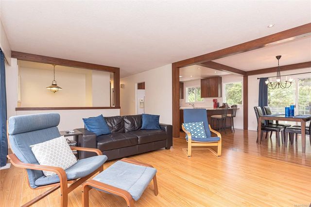 5 of 39 - 5861 Sycamore St, Duncan, BC