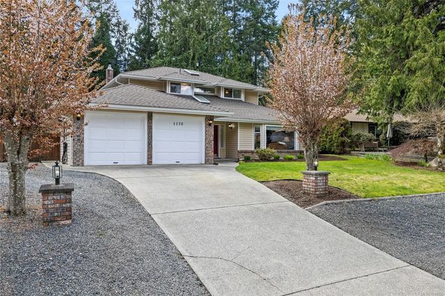 2 of 44 - 1170 Clubhouse Dr, Qualicum Beach, BC