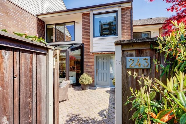 4 of 33 - 243 Belleville St, Victoria, BC