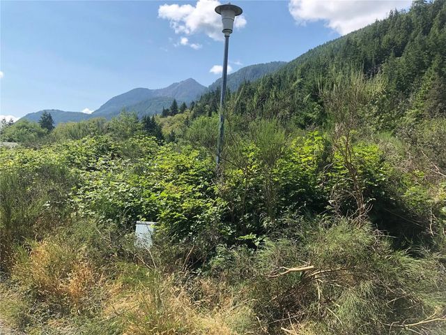 2 of 3 - 9 Freda Rd, Tahsis, BC