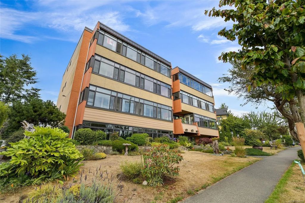 660 Battery St 401, Victoria