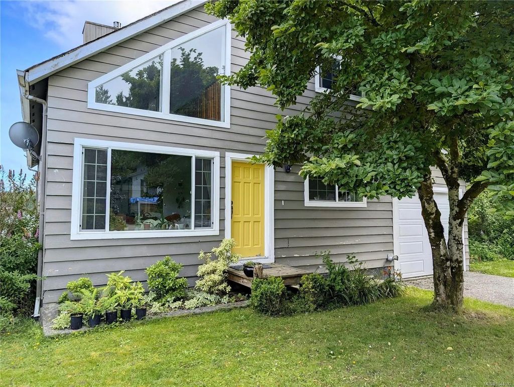 9513 Scott St, Port Hardy