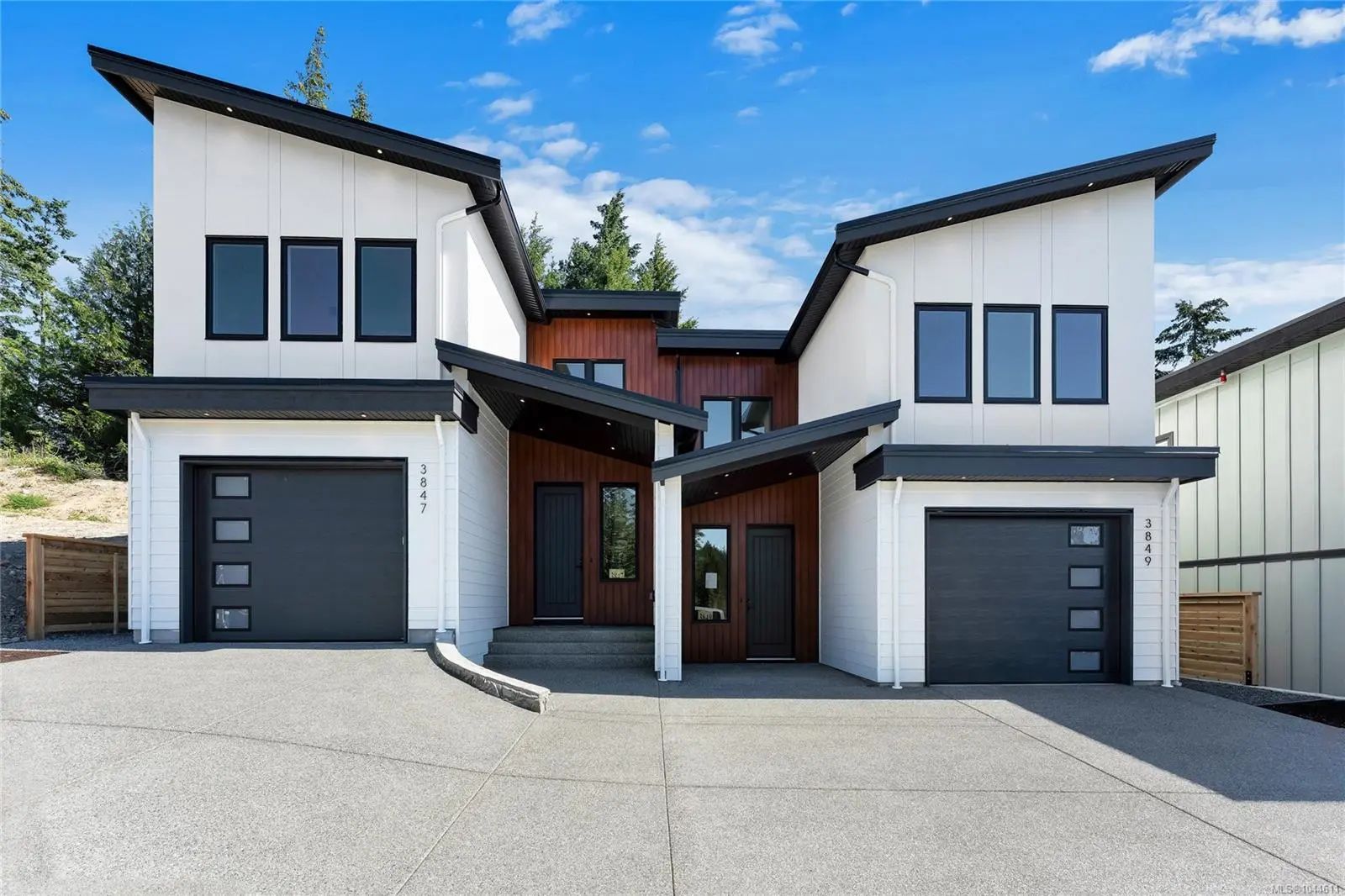 MLS #1044611 for Sale at 3849 Olympian Way, in the city of Colwood, V9C 0R7