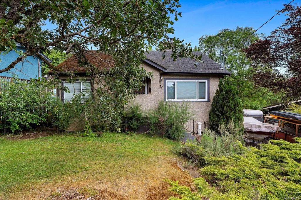920 Jasmine Ave, Saanich
