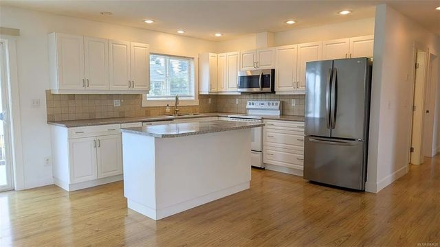 4 of 18 - 1721 Northfield Rd, Nanaimo, BC