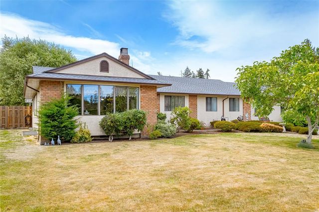 851 Breakwater Rd, French Creek